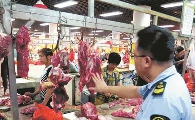 嚴厲打擊非法肉品銷售，筑牢全區農貿市場安全防線